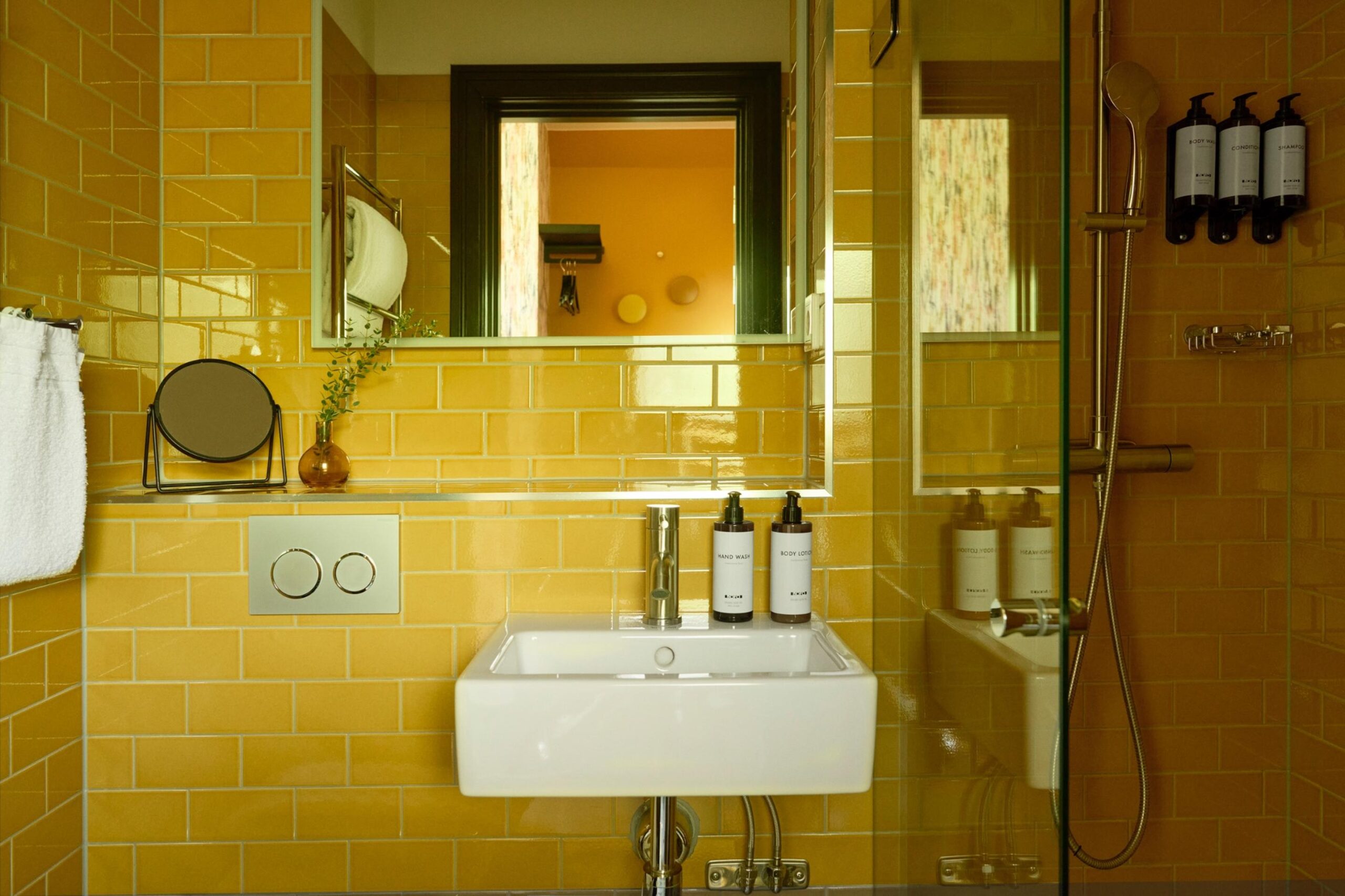 Singel Room - Carnaby Bath 219